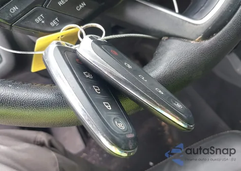 2017 Ford Escape Titanium z USA, uszkodzony, nr VIN 1FMCU9J95HUE90048